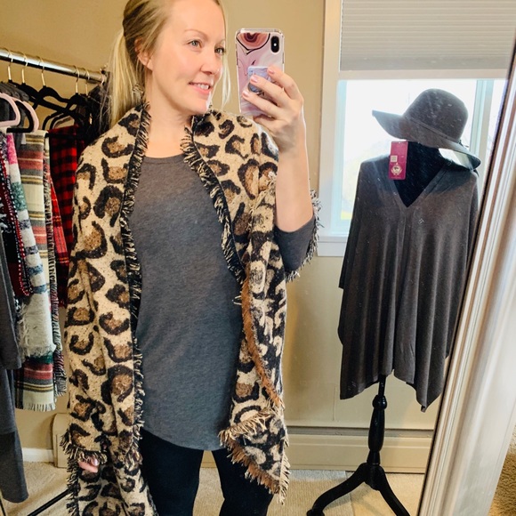 Leopard Blanket Scarf With Fringe - Picture 2 of 3